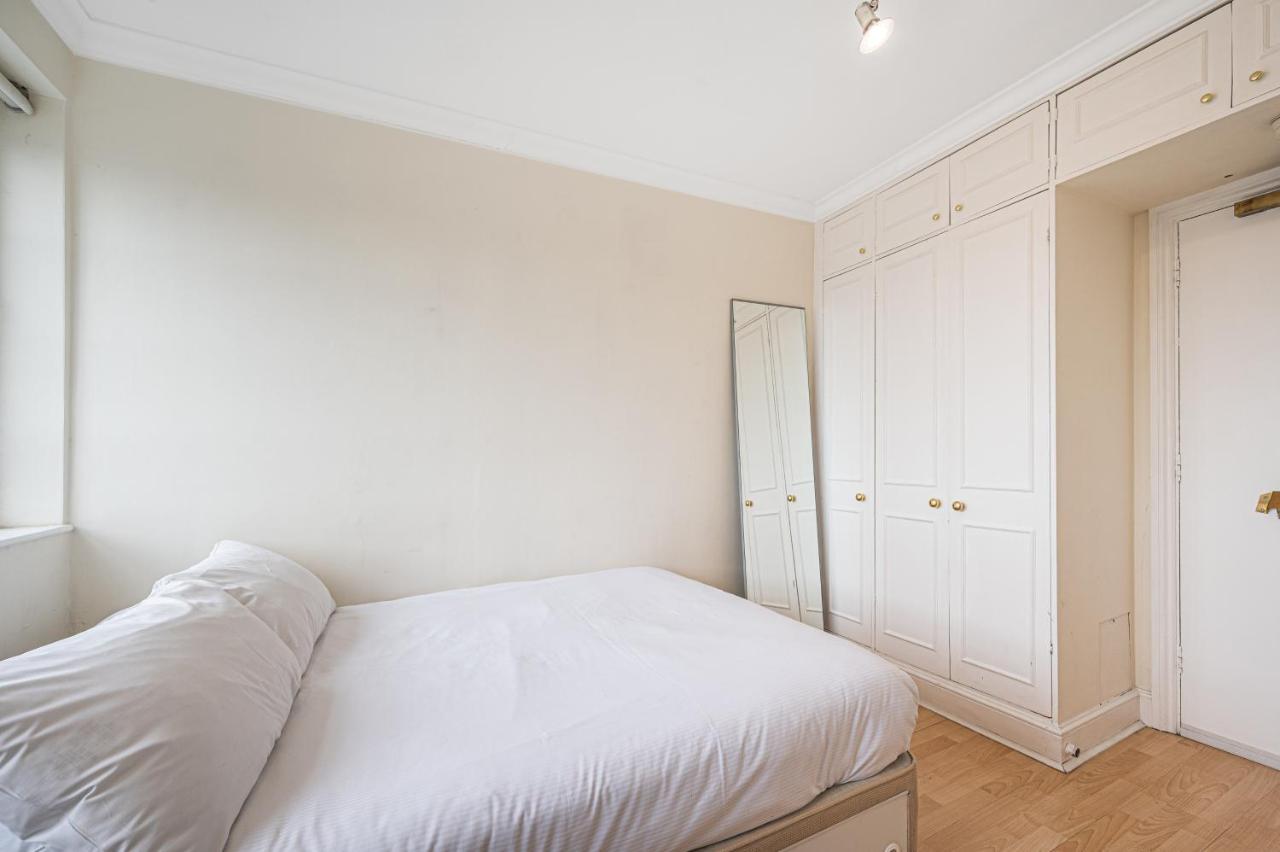 South Kensington Excellent Location Studio At Chelsea Cloister Hotel Лондон Экстерьер фото